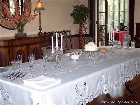 Robinwood Bed And Breakfast Little Rock Restaurace fotografie